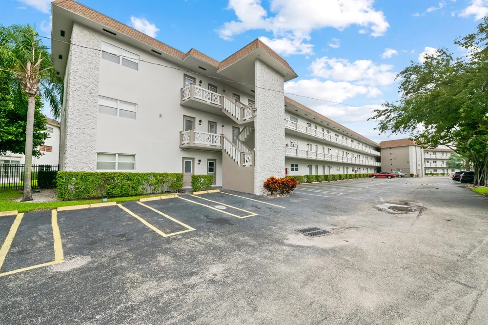 3401 NW 47TH AVENUE #401 Lauderdale Lakes, FL 33319
