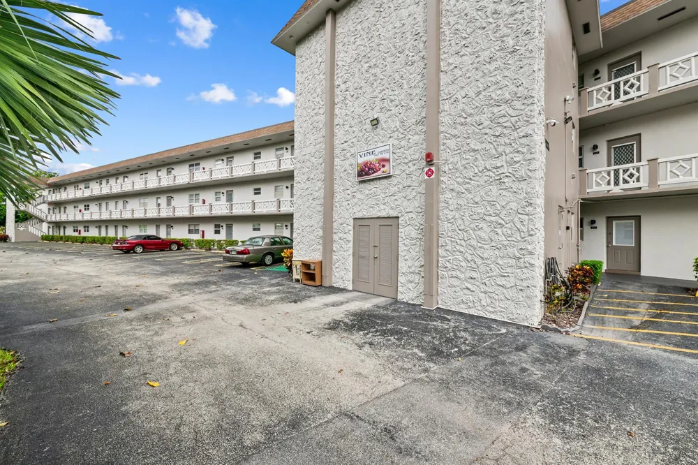 3401 NW 47TH AVENUE #401 Lauderdale Lakes, FL 33319