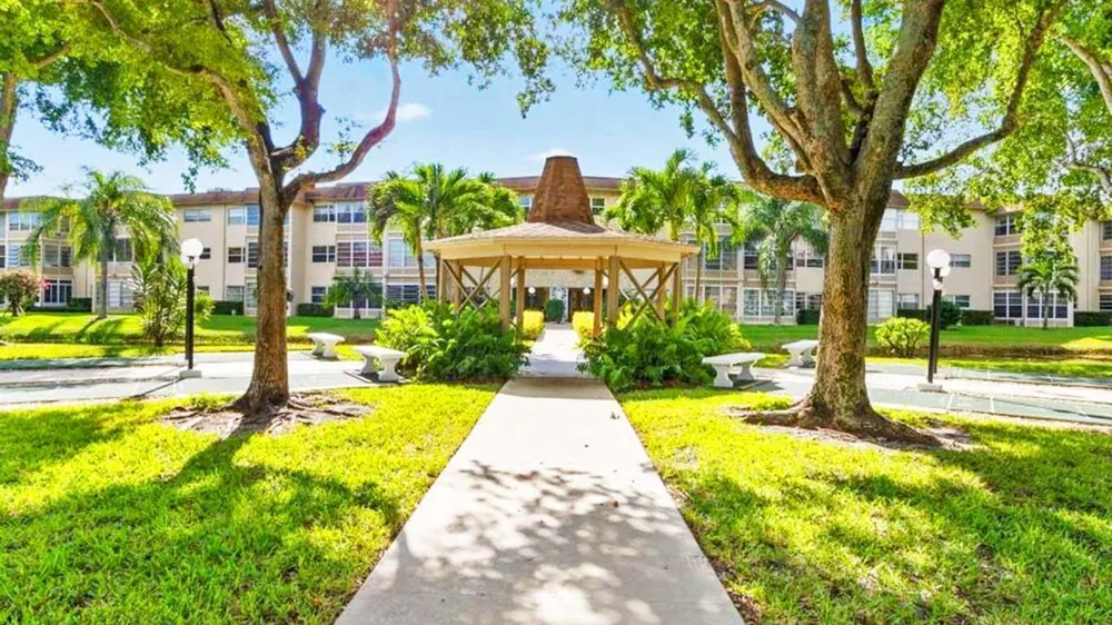 3401 NW 47TH AVENUE #401 Lauderdale Lakes, FL 33319