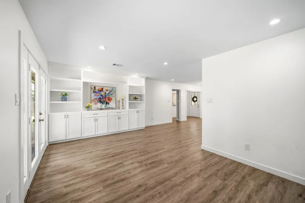 9634 Meadowglen Lane Houston, TX 77063
