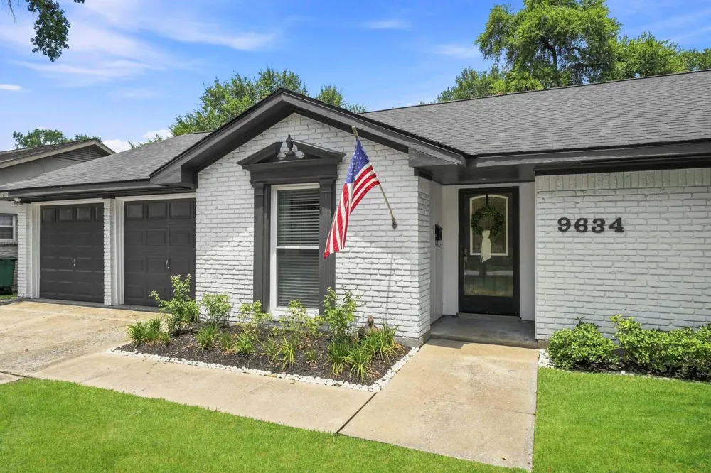 9634 Meadowglen Lane Houston, TX 77063