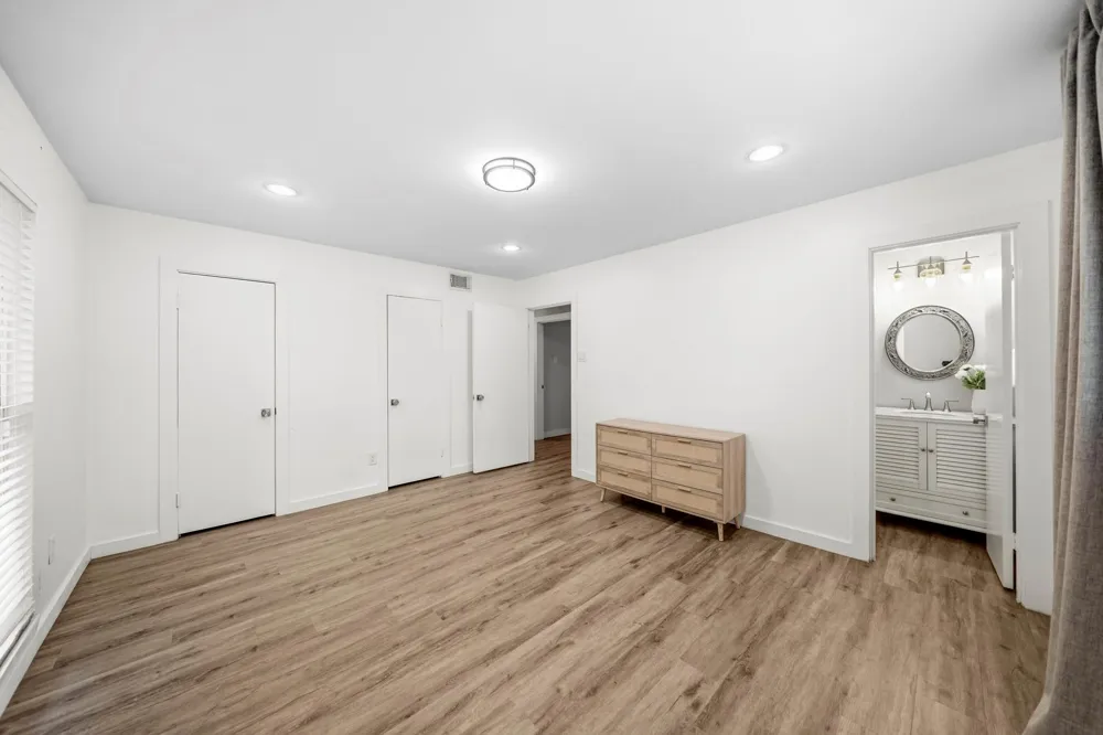 9634 Meadowglen Lane Houston, TX 77063