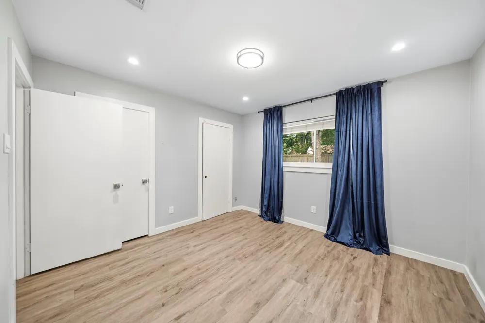9634 Meadowglen Lane Houston, TX 77063