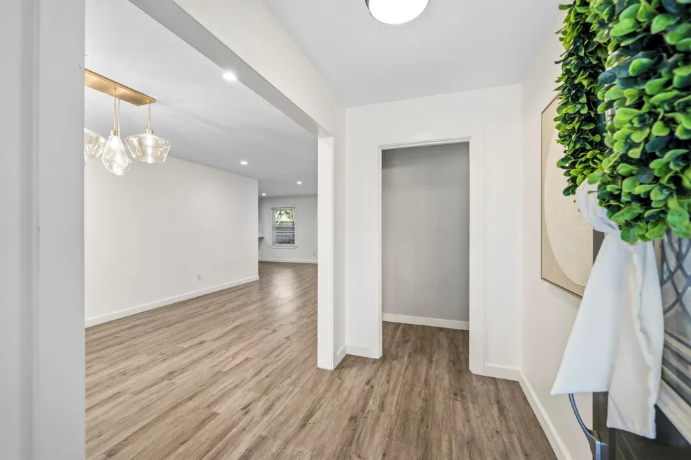 9634 Meadowglen Lane Houston, TX 77063