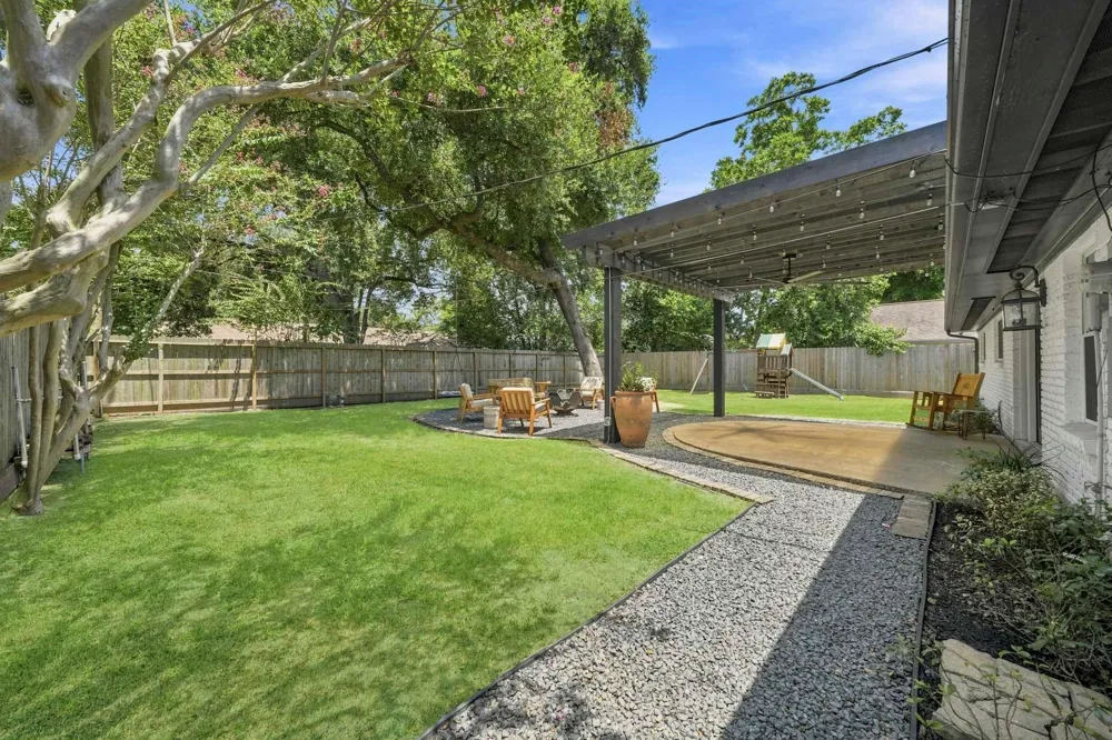 9634 Meadowglen Lane Houston, TX 77063