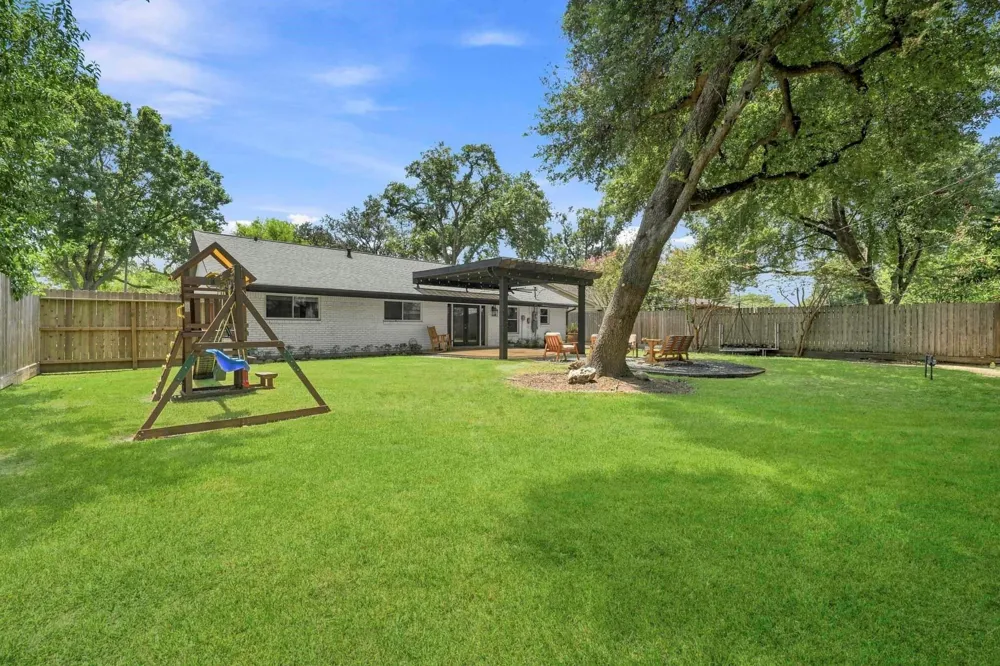 9634 Meadowglen Lane Houston, TX 77063