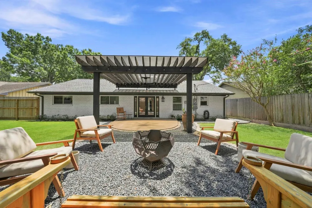 9634 Meadowglen Lane Houston, TX 77063