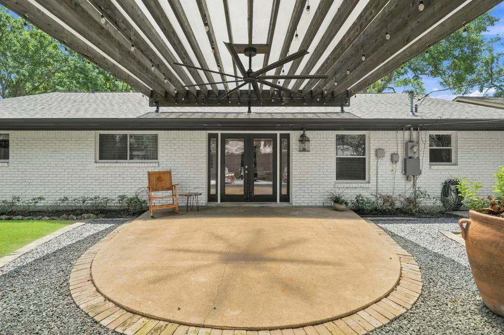 9634 Meadowglen Lane Houston, TX 77063