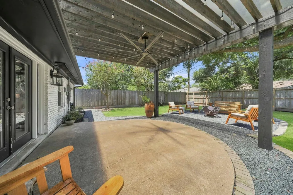 9634 Meadowglen Lane Houston, TX 77063