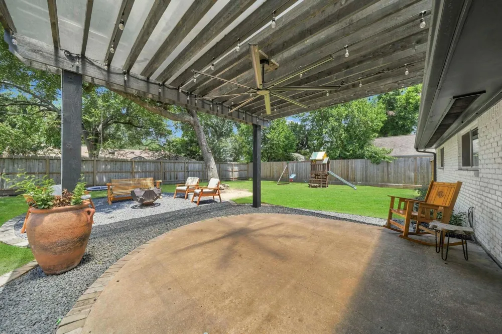 9634 Meadowglen Lane Houston, TX 77063