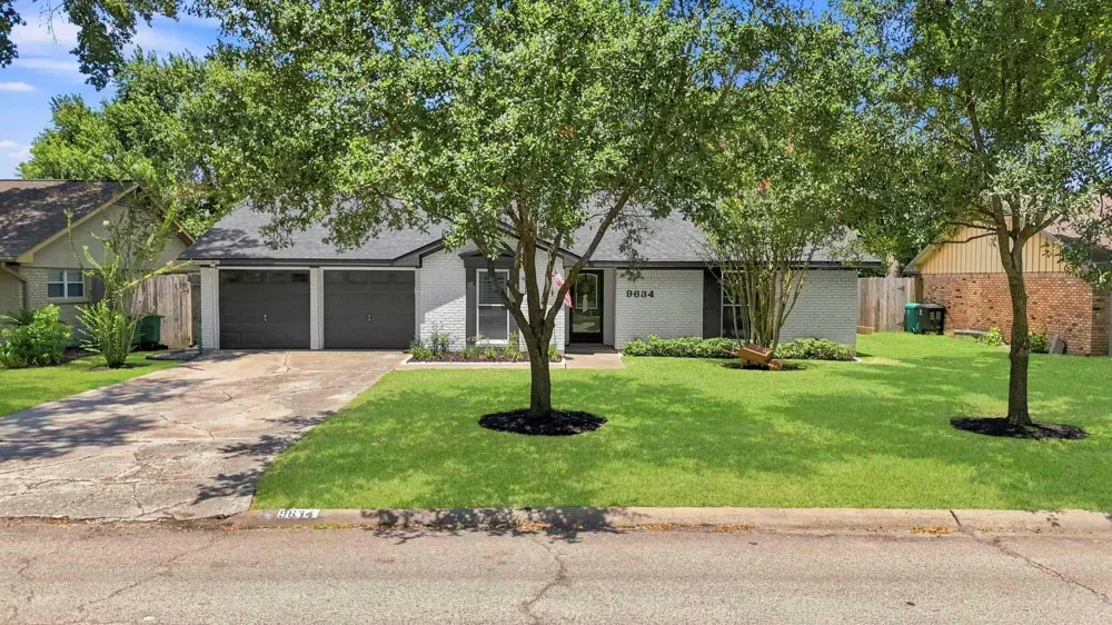 9634 Meadowglen Lane Houston, TX 77063