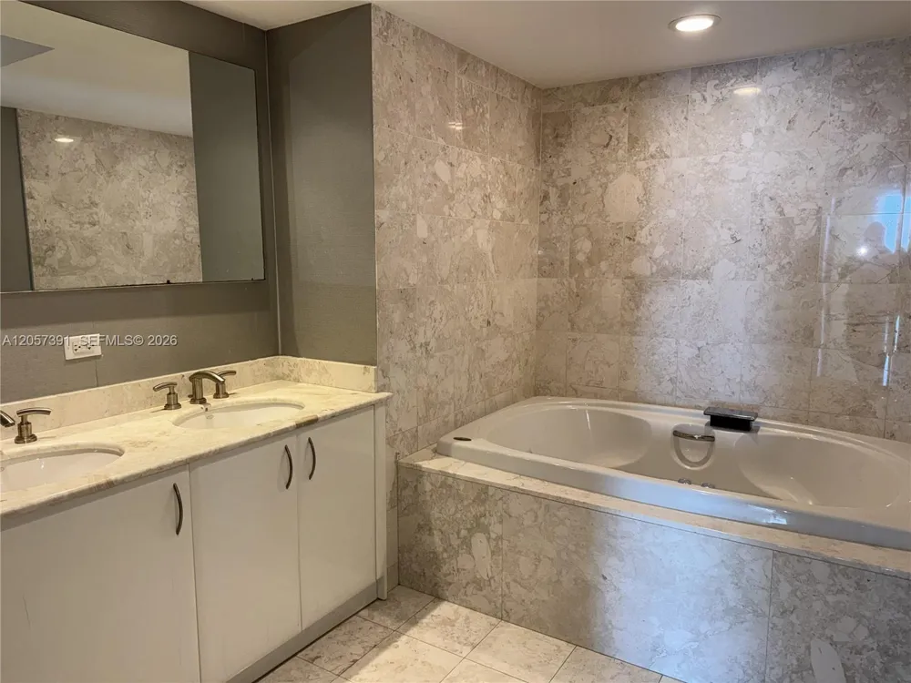 1331 Brickell Bay Dr #2801 Miami, FL 33131
