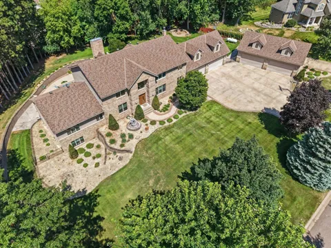 1168 Fox Run SW