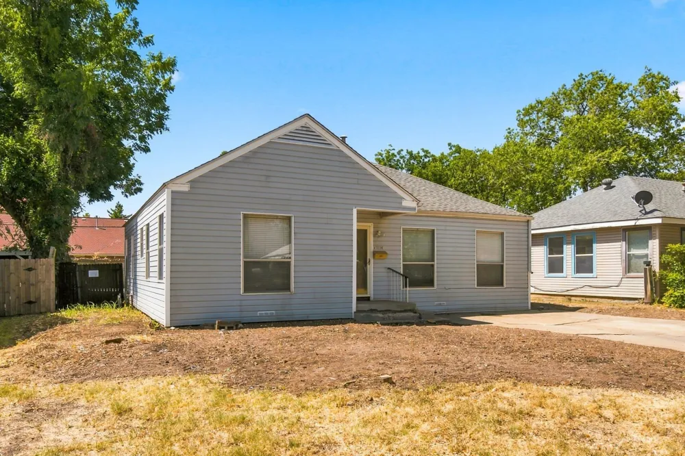 1013 Oak Street Grand Prairie, TX 75050