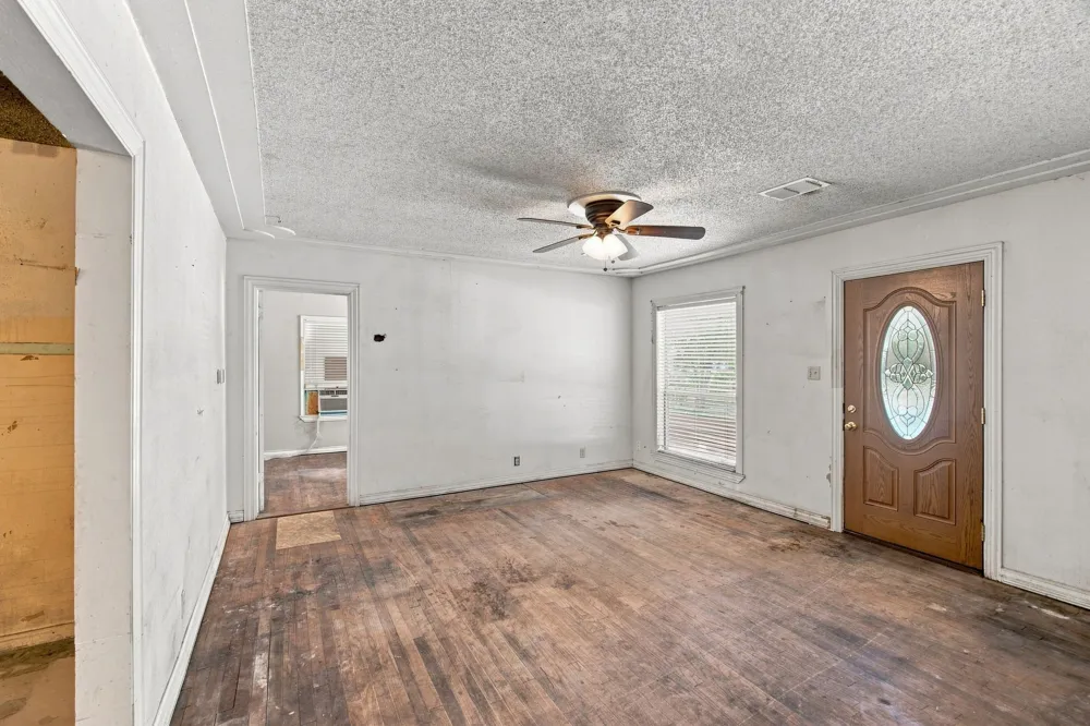 1013 Oak Street Grand Prairie, TX 75050