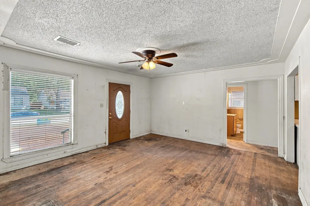 1013 Oak Street Grand Prairie, TX 75050