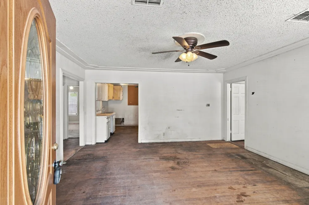 1013 Oak Street Grand Prairie, TX 75050
