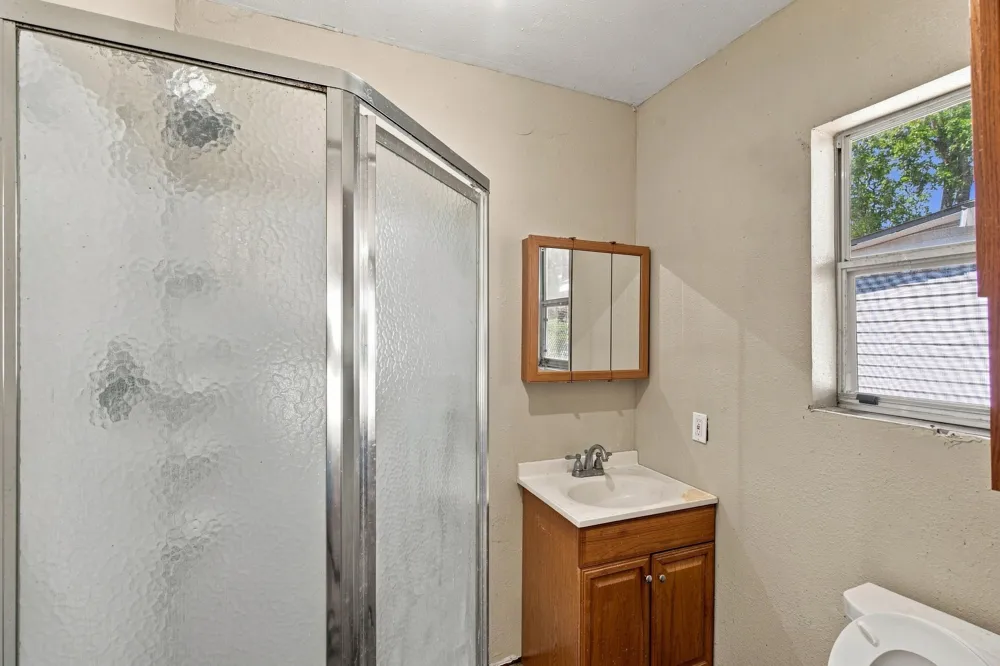 1013 Oak Street Grand Prairie, TX 75050