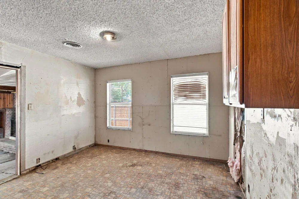 1013 Oak Street Grand Prairie, TX 75050
