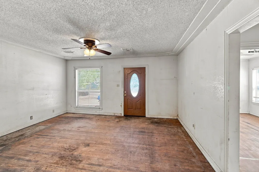1013 Oak Street Grand Prairie, TX 75050