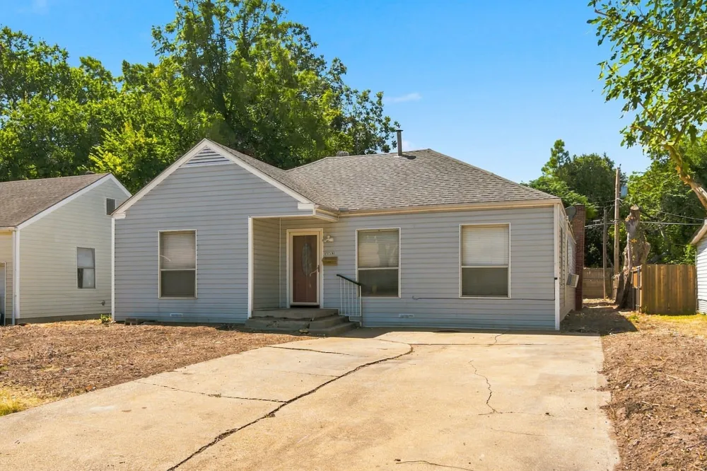 1013 Oak Street Grand Prairie, TX 75050