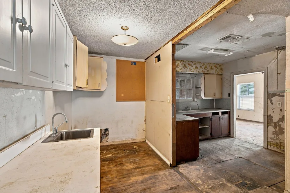1013 Oak Street Grand Prairie, TX 75050