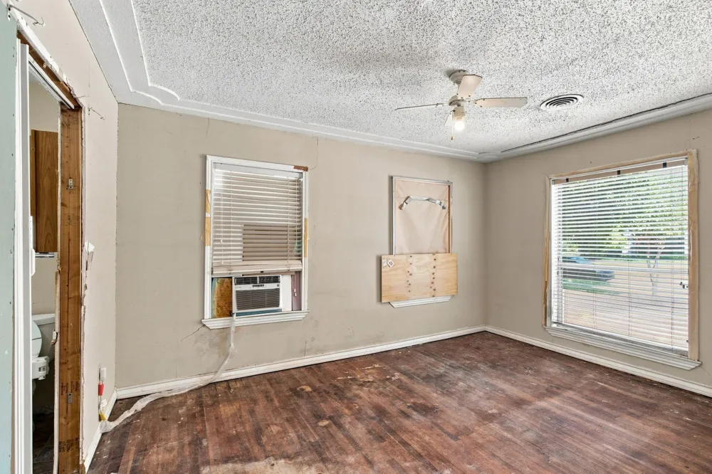 1013 Oak Street Grand Prairie, TX 75050