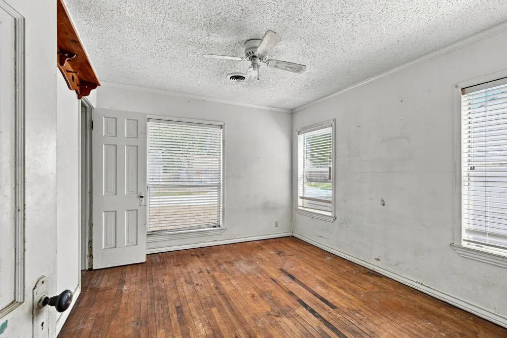 1013 Oak Street Grand Prairie, TX 75050