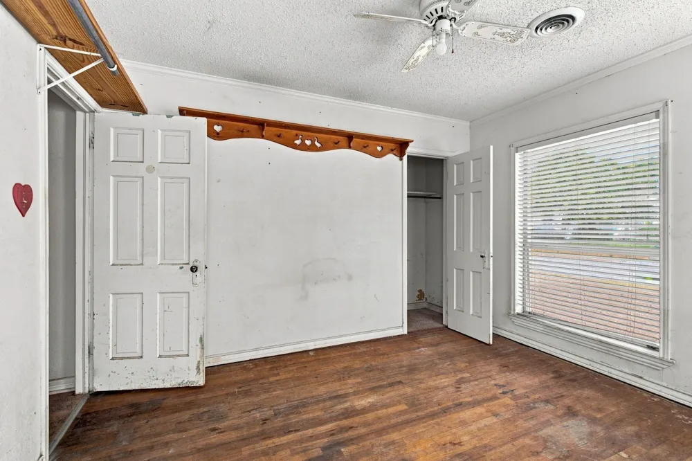 1013 Oak Street Grand Prairie, TX 75050