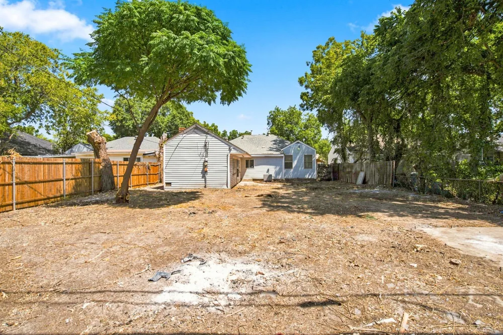 1013 Oak Street Grand Prairie, TX 75050