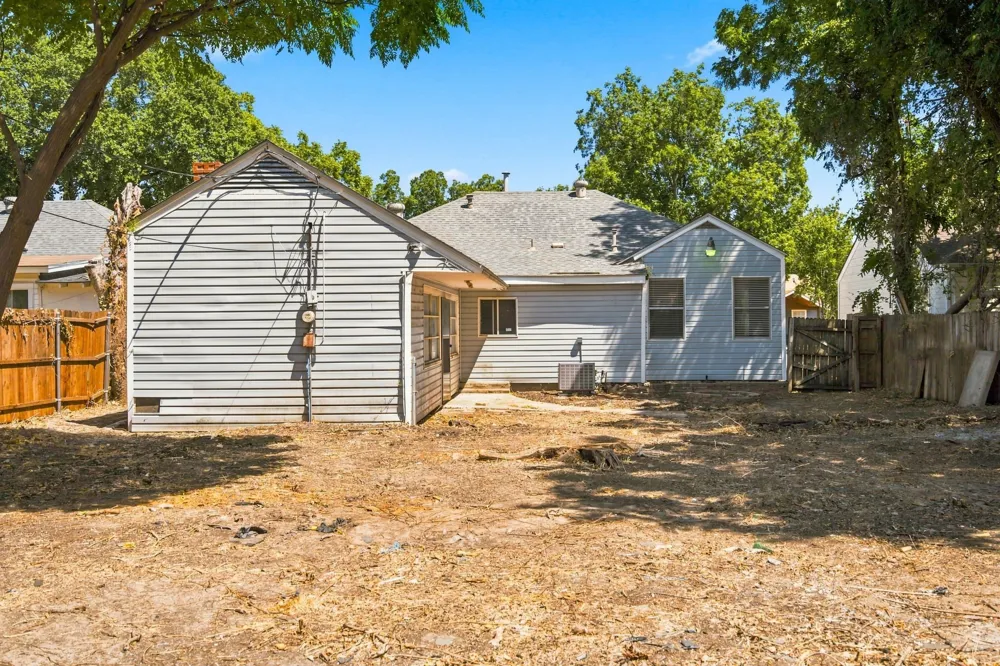 1013 Oak Street Grand Prairie, TX 75050