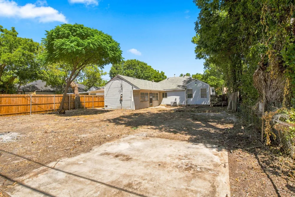 1013 Oak Street Grand Prairie, TX 75050