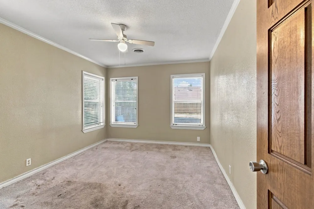1013 Oak Street Grand Prairie, TX 75050