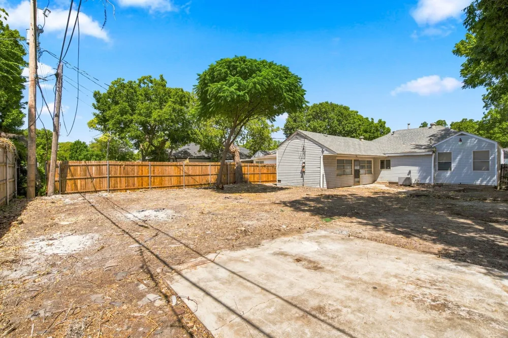 1013 Oak Street Grand Prairie, TX 75050