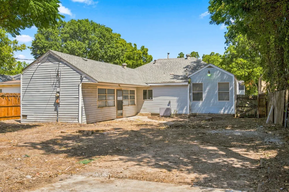 1013 Oak Street Grand Prairie, TX 75050