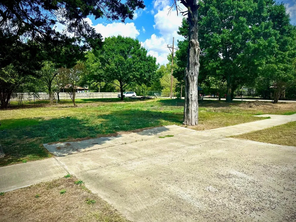 326 E Grand Street Whitewright, TX 75491