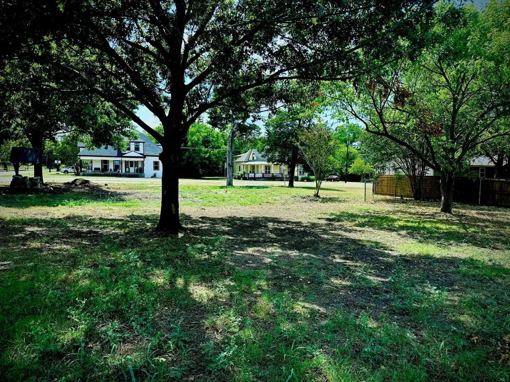 326 E Grand Street Whitewright, TX 75491