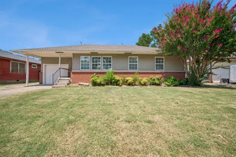 4121 E 36th Place