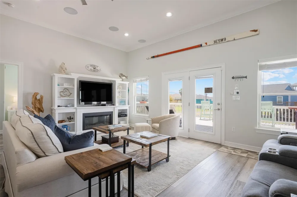 956 Biscayne Crystal Beach, TX 77650