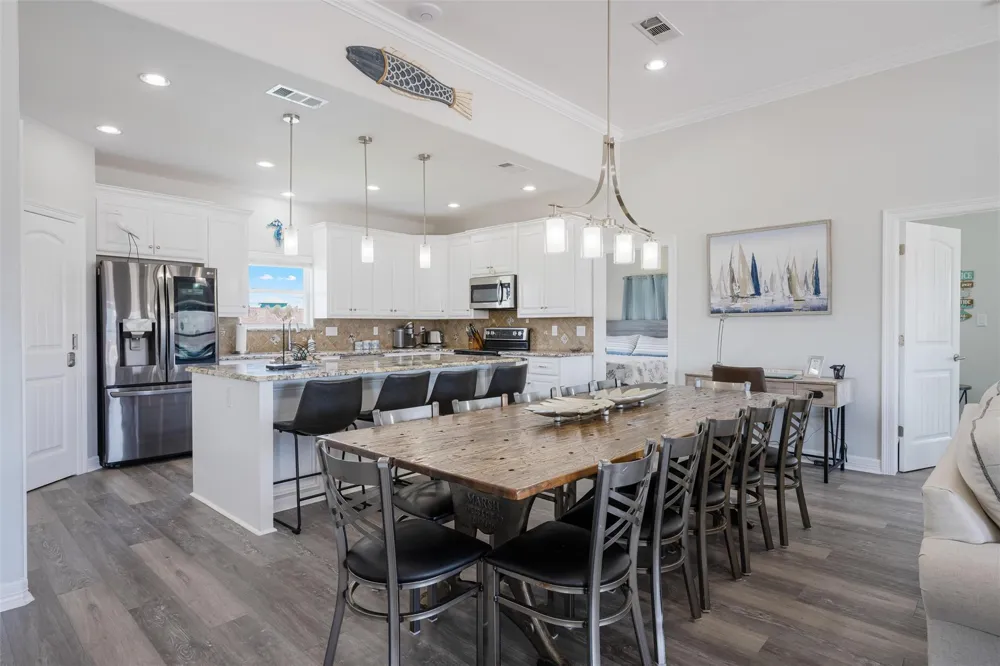 956 Biscayne Crystal Beach, TX 77650