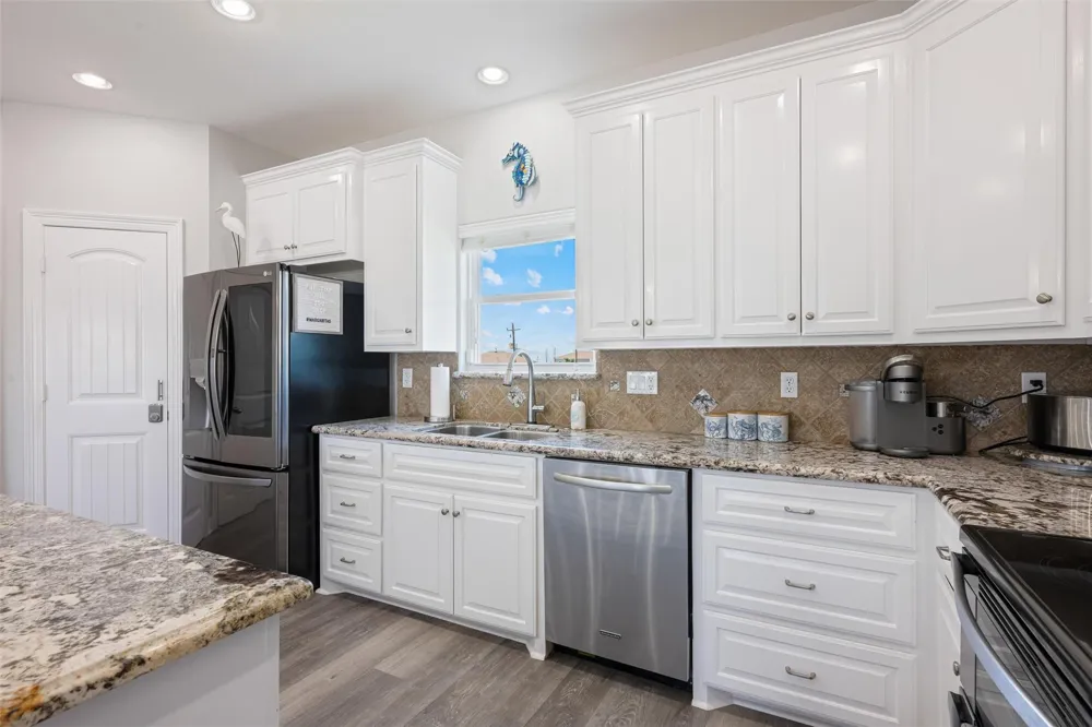 956 Biscayne Crystal Beach, TX 77650