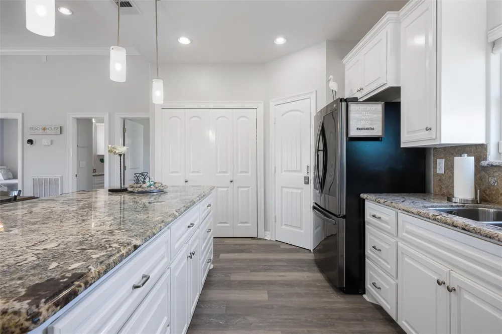 956 Biscayne Crystal Beach, TX 77650