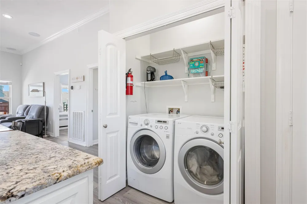956 Biscayne Crystal Beach, TX 77650