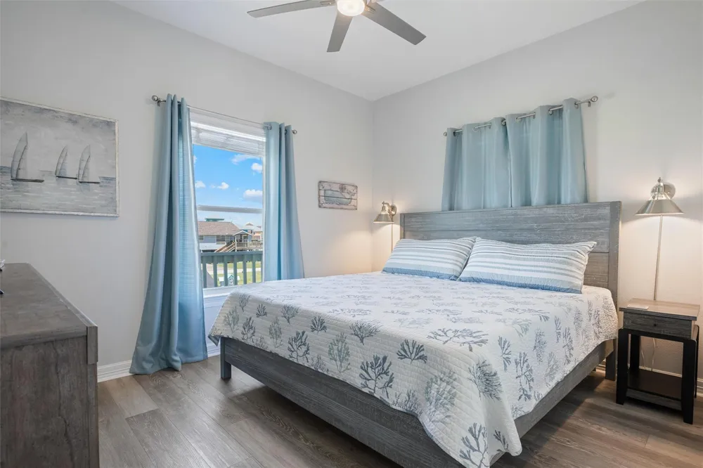956 Biscayne Crystal Beach, TX 77650