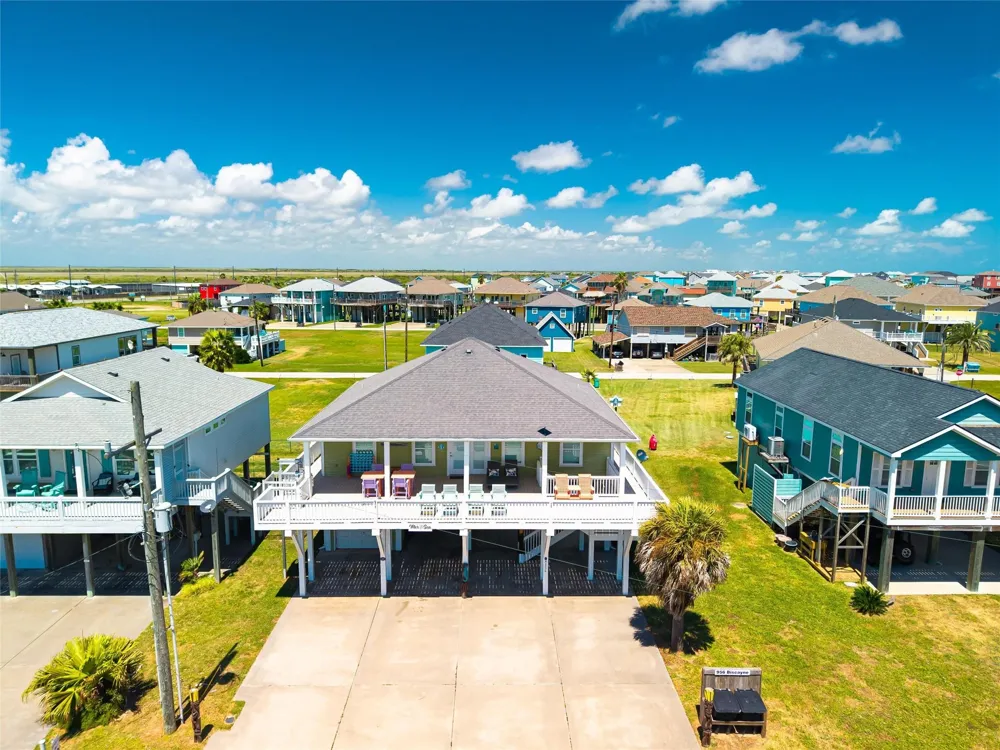 956 Biscayne Crystal Beach, TX 77650