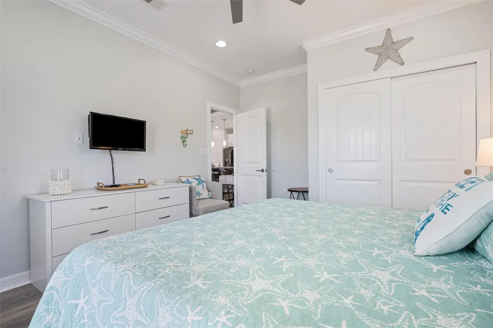 956 Biscayne Crystal Beach, TX 77650