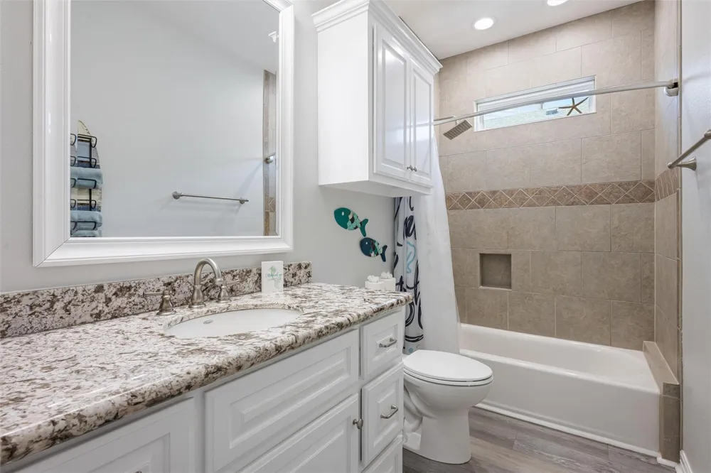 956 Biscayne Crystal Beach, TX 77650