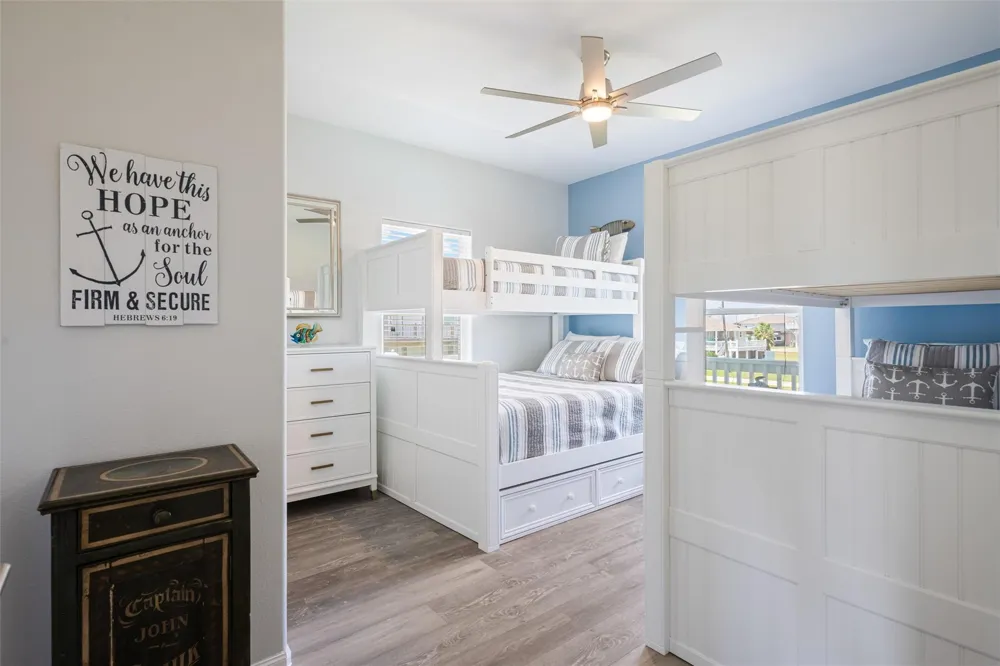 956 Biscayne Crystal Beach, TX 77650