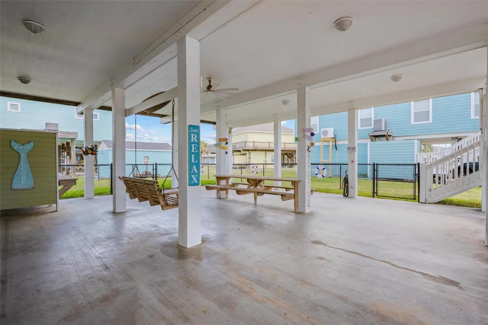 956 Biscayne Crystal Beach, TX 77650