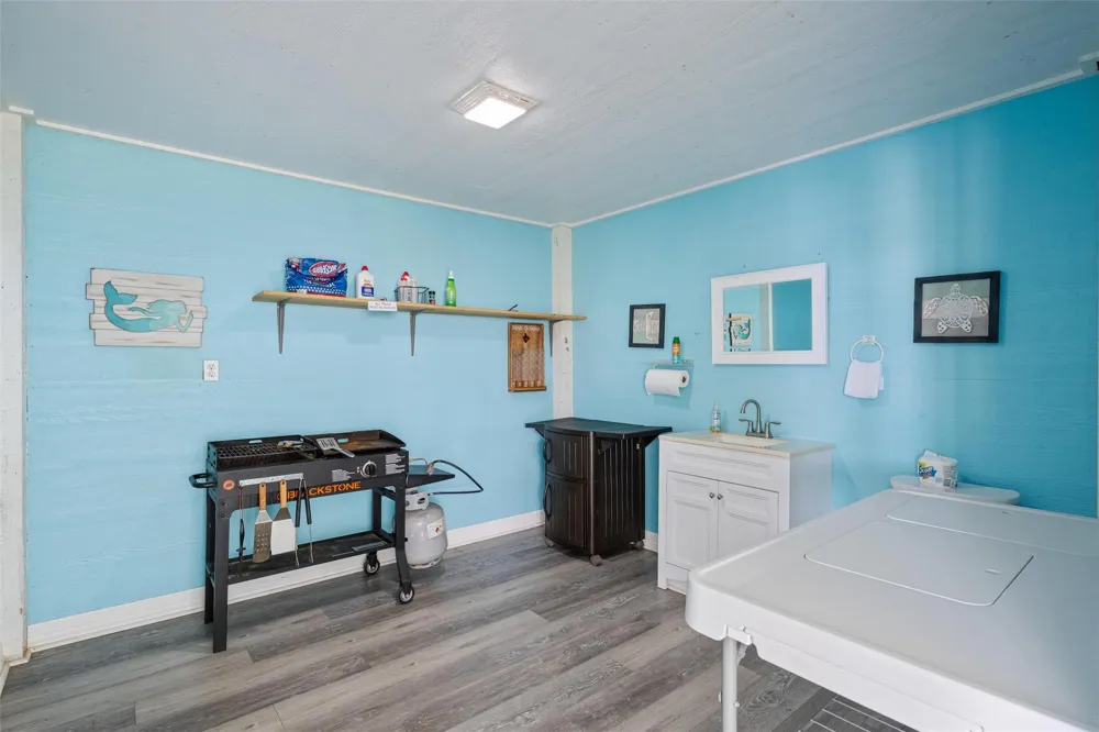 956 Biscayne Crystal Beach, TX 77650